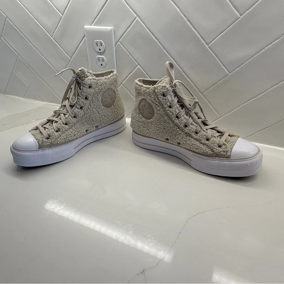 Converse Chuck Taylor All Star Lift Platform Sherpa Shoes Women’s Size 10 Casual - Picture 6 of 16